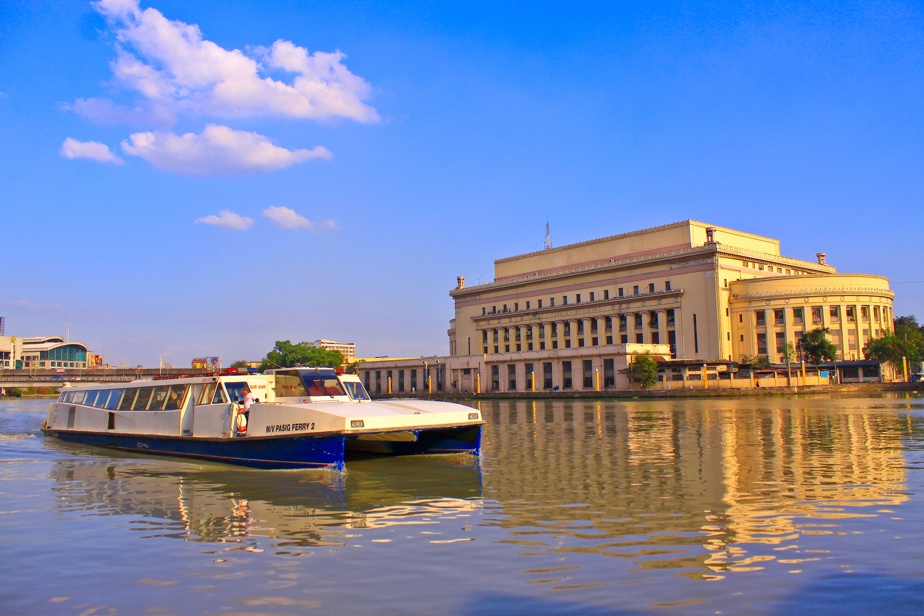 Manila_Central_Post_office_by_the_Pasig_river