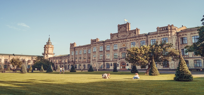 How Do American Universities Make Money?